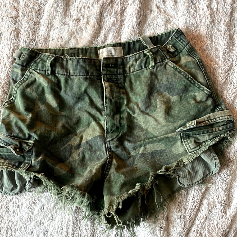 FREE PEOPLE CAMO HIGH WAIST SHORTS- size 10